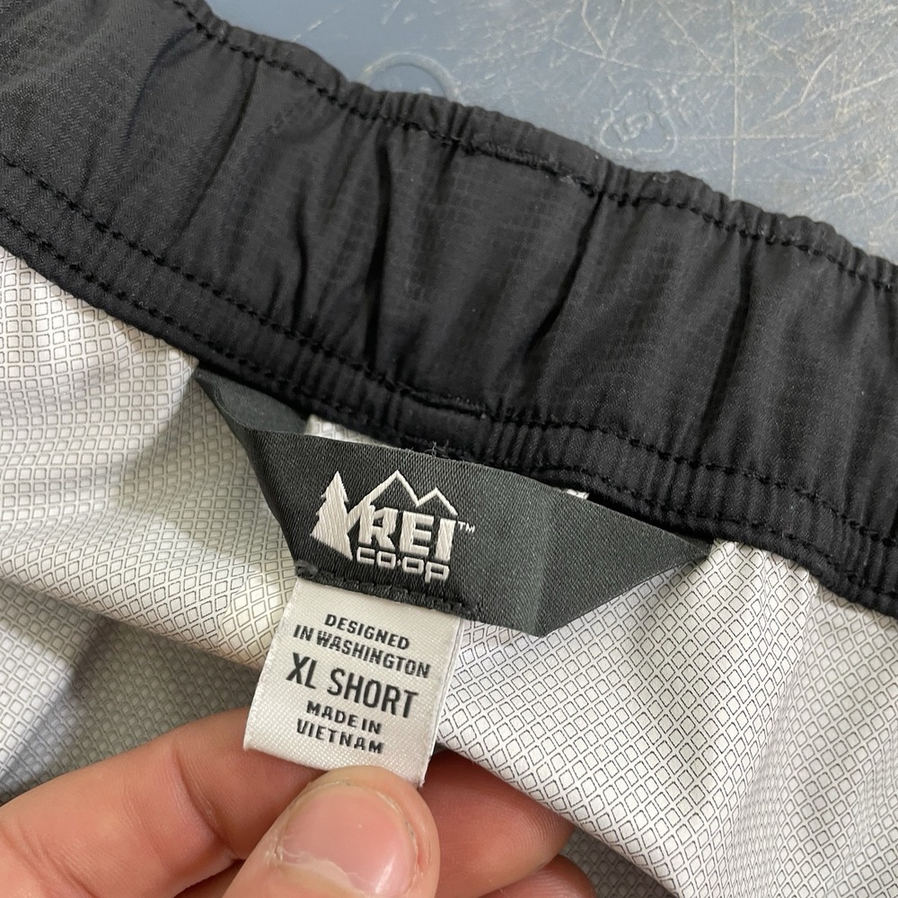 REI Rain Pants Mens XL Short Black Waterproof Nylon Hiking Zip Leg Outdoor 43509 - Picture 3 of 16